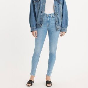 Levi's Light Wash High Rise Skinny Jeans